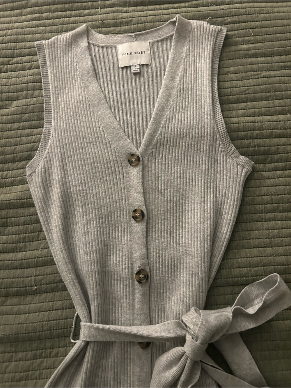 Pink Rose Gray Ribbed V-Neck Button-Up Sweater with Self-Tie